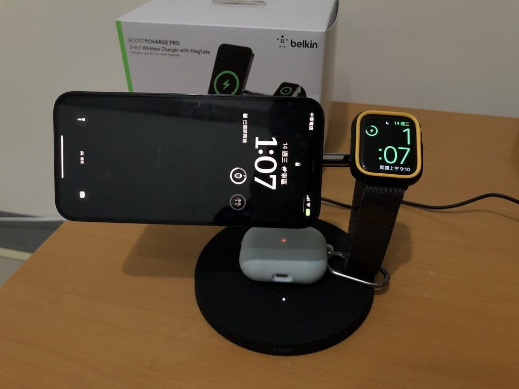 Featured image of post 【嗡嗡開箱 #17】Belkin - Belkin BOOST↑CHARGE™ PRO MagSafe 3 合 1 無線充電器(黑)  | 不專業開箱文